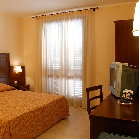 Hotel Villa Mokarta Salemi Стая снимка