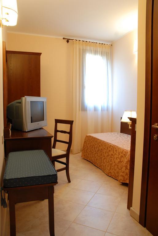 Hotel Villa Mokarta Salemi Стая снимка