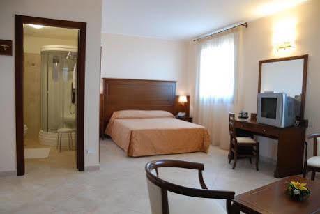 Hotel Villa Mokarta Salemi Стая снимка